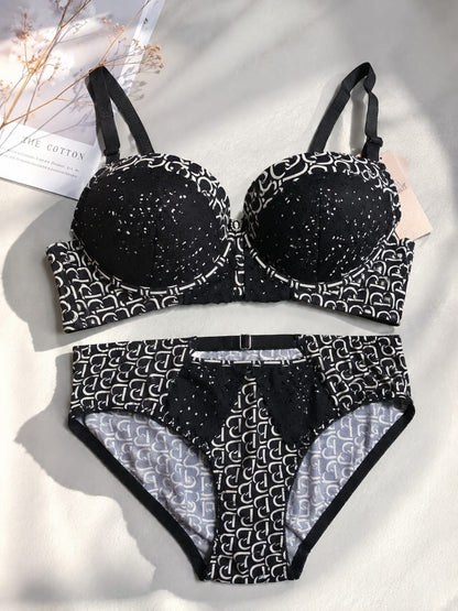Inner Bazar elegant lace bra and panty set - worn by model 2